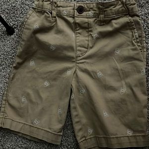 Boys size 5T shorts